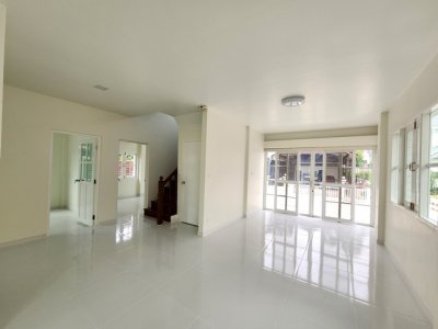 SSF093 ขายด่วน หมู่บ้าน Vararom Lakeview : วรารมย์ เลควิลล์ บ้านเดียว ส่วนกลางทะเลสาบ - รูปที่ 8