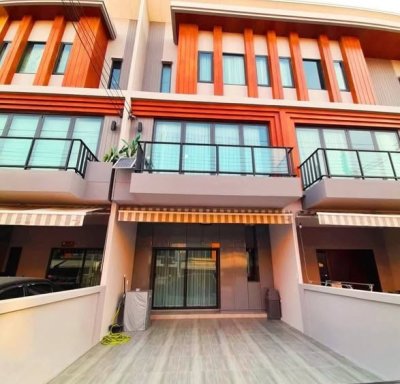 ขายทาวน์โฮม 3 ชั้น 4 ห้องนอน ไอเจ้นท์ พัฒนาการ Eigen Pattanakarn ซอยพัฒนาการ 99 (เข้าซอย 100 เมตร) ใกล้สวนหลวง ร.9