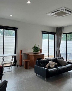 บ้านเดี่ยวให้เช่า สภาพใหม่ เฟอร์นิเจอร์เครื่องใช้ไฟฟ้าครบ พร้อมเข้าอยู่ - รูปที่ 2