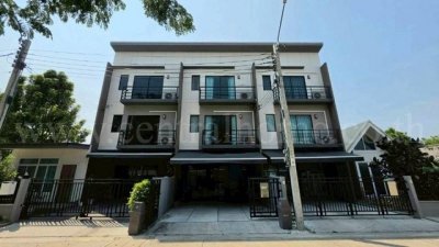 ลดราคาด่วน ทาวน์โฮม 3 ชั้น บ้านกลางเมือง ราชพฤกษ์-สาทร บางขนุน บ้านใหม่ สภาพดี แปลงหน้าสวน