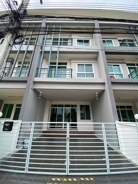 ขายทาวน์โฮม 3 ชั้น 4 ห้องนอน หมู่บ้านรื่นฤดี7 รามอินทรา - หทัยราษฎร์ ใกล้ตลาดสุวรรณเกลียวทอง 300 เมตร ใกล้แฟชั่นไอส์แลนด์