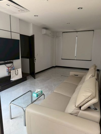 ให้เช่า Luxury Home Office 5 ชั้น 350 ตรม. ระดับพรีเมียม The Pride พัฒนาการ 30 พร้อมลิฟท์ ใกล้ทองหล่อ-เอกมัย - รูปที่ 4