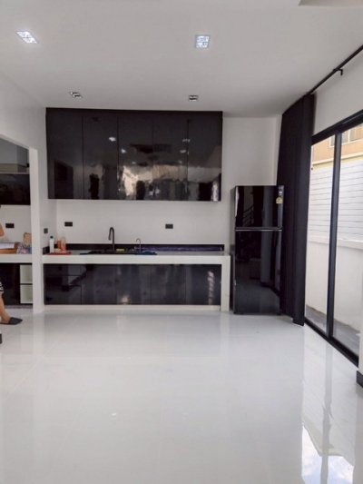 ให้เช่าบ้านเดี่ยว 3 ชั้น สร้างใหม่ 5 ห้องนอน Minimal Luxury ใจกลางทาวน์อินทาวน์ เลียบด่วนเอกมัย-รามอินทร - รูปที่ 6