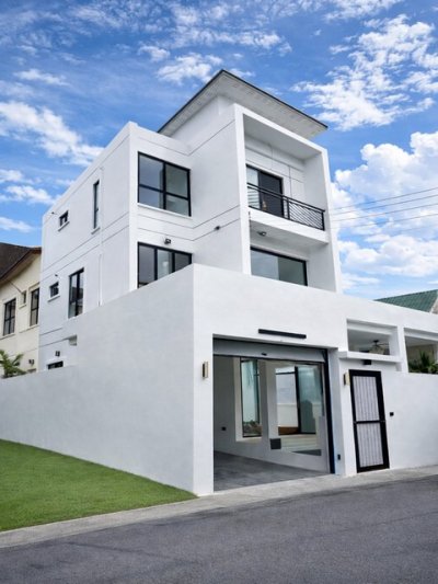 ให้เช่าบ้านเดี่ยว 3 ชั้น สร้างใหม่ 5 ห้องนอน Minimal Luxury ใจกลางทาวน์อินทาวน์ เลียบด่วนเอกมัย-รามอินทร
