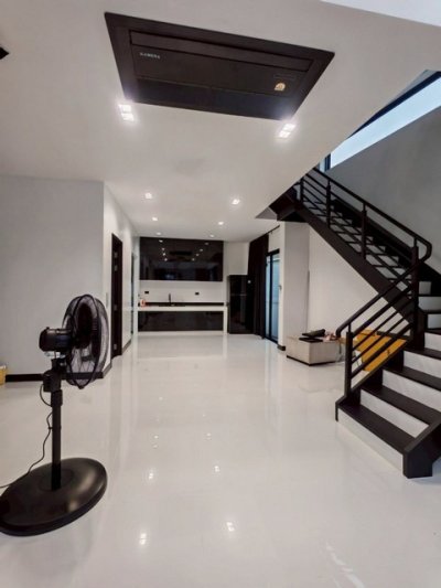 ให้เช่าบ้านเดี่ยว 3 ชั้น สร้างใหม่ 5 ห้องนอน Minimal Luxury ใจกลางทาวน์อินทาวน์ เลียบด่วนเอกมัย-รามอินทร - รูปที่ 5