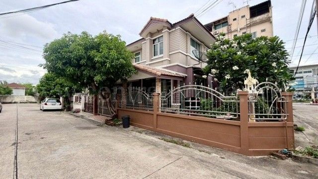 ขายด่วน ทาวน์เฮ้าส์ ภัทรินทร์ 1 คู้บอน หลังมุม รีโนเวทใหม่ พร้อมอยู่