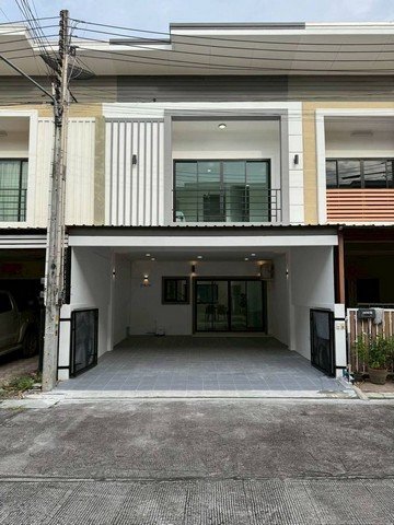 ทาวน์โฮมมือสอง แฮมป์ตันพาร์ค 3 ทุ่งสุขลา ศรีราชา รีโนเวทใหม่พร้อมอยู่ FP-H02399