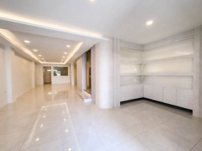 ขายทาวน์โฮมออฟฟิศ 3 ชั้นหลังมุม รีโนเวทใหม่ บ้านกลางเมืองพระรามเก้า-ลาดพร้าว ติดถนนเลียบทางด่ว - รูปที่ 3