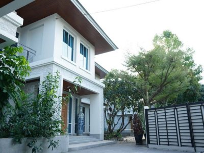 ให้เช่าบ้านเดี่ยว 2 ชั้นหลังใหญ่ 226 ตรว. หมู่บ้านโฮมเพลส ซอยรามคำแหง 140 สิ่งแวดล้อมดี ใกล้จุดขึ้น-ลงทางด่วนและมอเตอร์เวย์ - รูปที่ 2