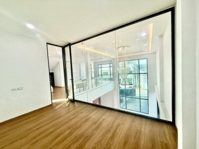 ขายบ้านเดี่ยว 3 ชั้น (หลังใหญ่มาก) สไตล์ Modern  4 ห้องนอน 4 ห้องน้ำ อ.เมืองจ.ชลบุรี - รูปที่ 3
