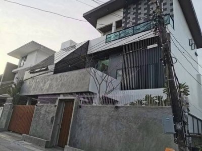 ขาย บ้านเดี่ยว ซอยรัชดานิเวศน์ 16 ใกล้mrtห้วยขวาง ย่านห้วยขวาง โทร 095-164-2956