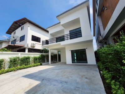 ให้เช่าบ้านสร้างใหม่ สุขุมวิท 93 (ซอยพึ่งมี 29) ใกล้ BTS ที่จอดรถ 3 คัน เหมาะสำหรับอยู่อาศัย หรือทำเป็นโฮมออฟฟิศ - รูปที่ 2