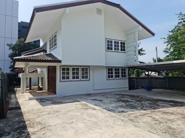 ให้เช่าบ้านเดี่ยว2ชั้น ทำเลดีสามารถเดินถึง MRTลาดพร้าว ถ.ลาดพร้าว 44แอร์เฟอร์นิเจอร์บางส่วน มี 5 ห้องนอน 4 ห้องน้ำเช่าเดือนละ 65,000 บาท