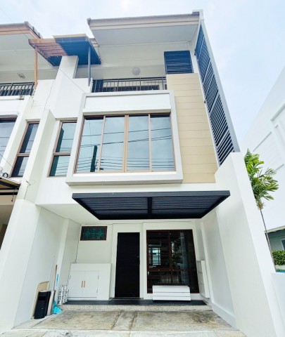 รีเจ้นท์โฮม สุขุมวิท97/1 24 ตร.ว BTS บางจาก 700 ม. สุขุมวิท อ่อนนุช ทาวน์โฮม 3 ชั้นหลังมุม 3 นอน 4 น้ำ