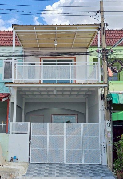 ขายด่วน! ทาวน์เฮาส์ 2 ชั้น ถนนเมน ค้าขายได้ หมู่บ้านศรีประจักษ์ 4 บางกรวย-ไทรน้อย ตกแต่งใหม่พร้อมอยู่ ทำเลดี