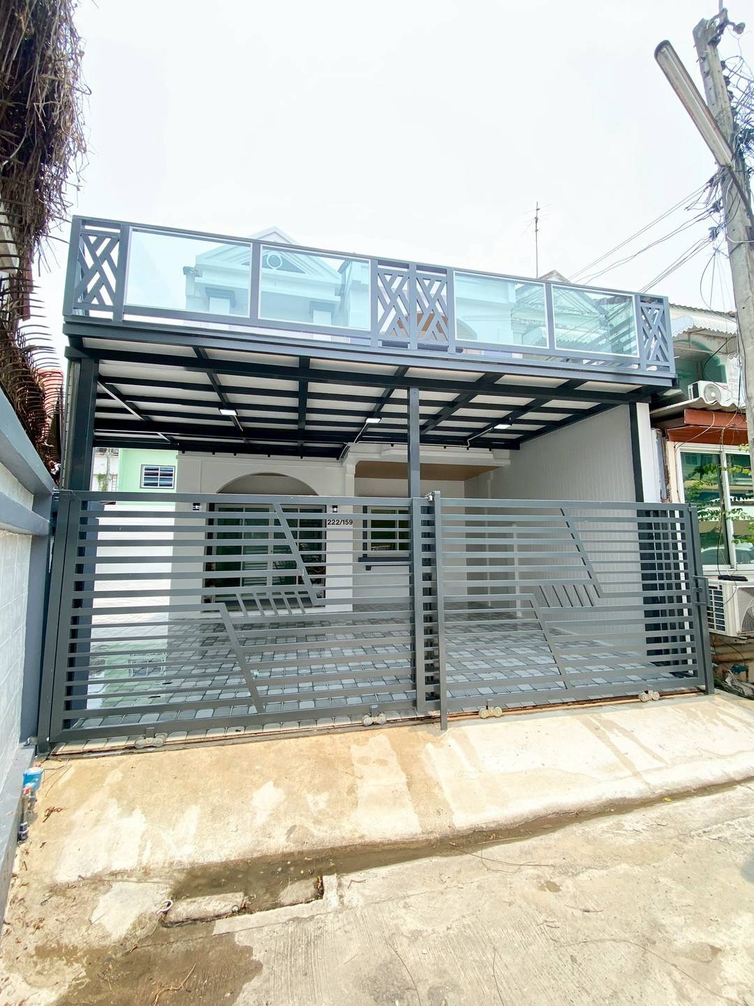 ขายด่วน! ทาวน์เฮาส์ 2 ชั้น แปลงริม หมู่บ้านลภาวัน 1 ใกล้แยกบางพลู-ถนนรัตนาธิเบศร์ เนื้อที่ใหญ่พิเศษ 35 ตร.ว. ฟังก์ชันแน่น 4 นอน