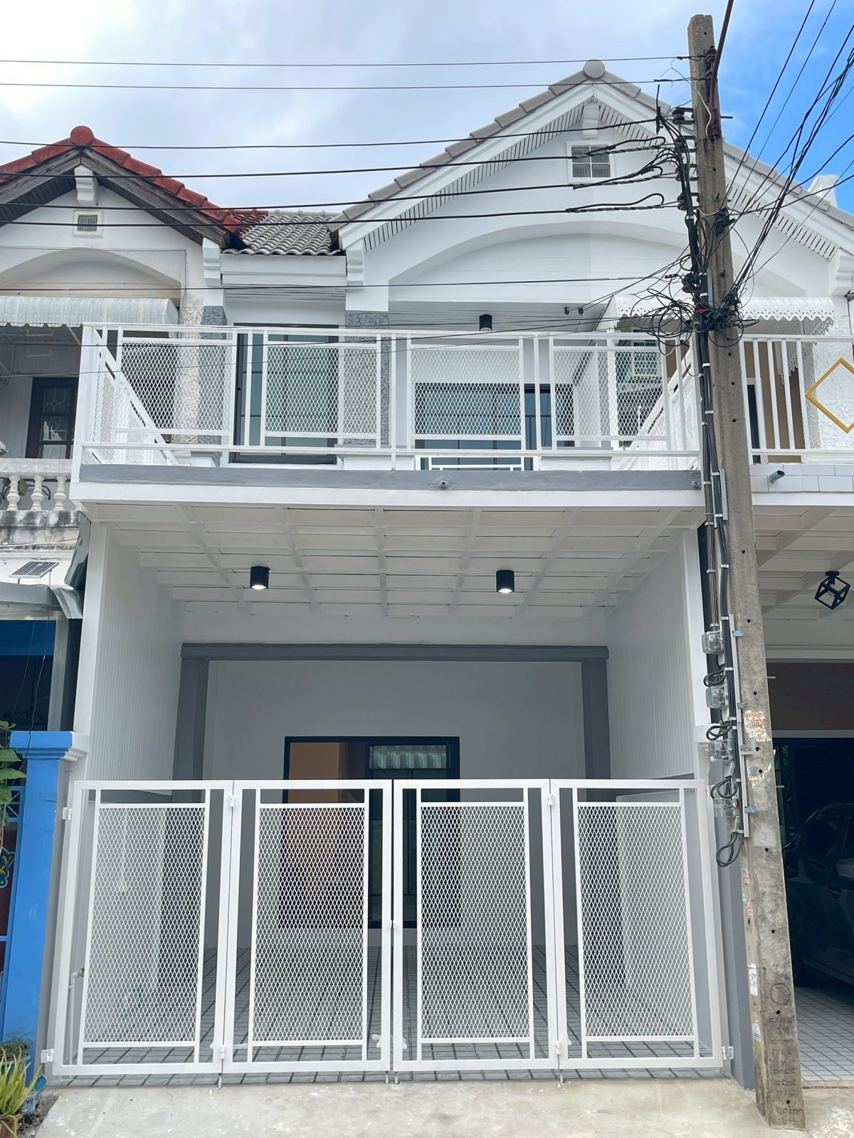 ขายด่วน! ทาวน์เฮาส์ 2 ชั้น หมู่บ้านบุศรินทร์ ซอยบ้านกล้วย-ไทรน้อย โครงการคุณภาพจากแลนด์แอนด์เฮ้าส์ (L&H) สภาพดี