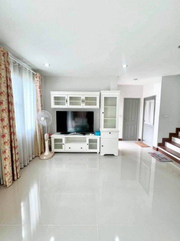 ให้เช่า 24,000 บาท/เดือน #วรารมย์เจริญเมือง (Q-House) บ้านเดี่ยว 2 ชั้น บ้านหลังใหญ่ พื้นที่กว้าง ฟังก์ชันครบ #ไม่รับสัตว์เลี้ยง - รูปที่ 3