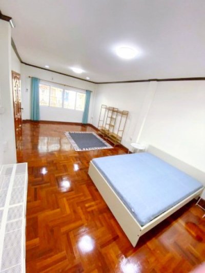โชคชัย4-ลาดพร้าว ซ.28-38 ใกล้โรงพยาบาลเปาโล โชคชัย 4 ภายใน 500 ม. ให้เช่าทาวน์โฮม2ชั้น3นอน2น้ำ ที่จอดรถในบ้าน 1 คัน 4 แอร์ - รูปที่ 3