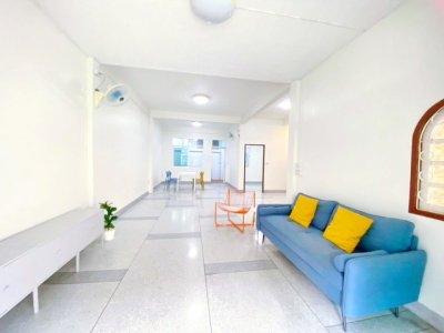 โชคชัย4-ลาดพร้าว ซ.28-38 ใกล้โรงพยาบาลเปาโล โชคชัย 4 ภายใน 500 ม. ให้เช่าทาวน์โฮม2ชั้น3นอน2น้ำ ที่จอดรถในบ้าน 1 คัน 4 แอร์ - รูปที่ 2
