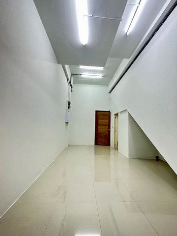 ให้เช่าออฟฟิศราคาถูก  ทำเลดี ใกล้ห้างแม็กแวลู่ ศรีราชา  ชลบุรี FP-B02423 - รูปที่ 8