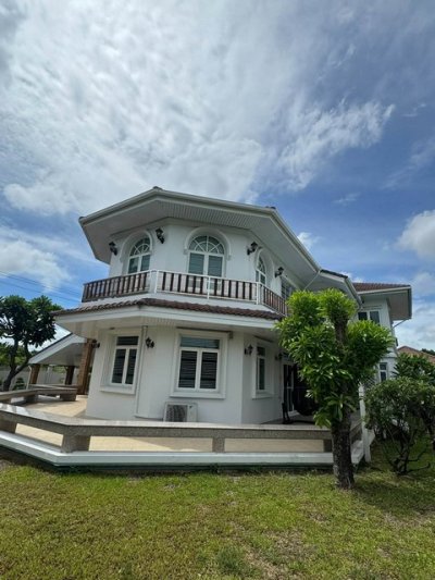 ให้เช่าบ้านเดี่ยวพูลวิลล่าหรู 4 ห้องนอนใหญ่ ซอยสุขุมวิท 107 (แบริ่ง) ใกล้โรงเรียน Bangkok Patana ใกล้ BTS แบริ่ง
