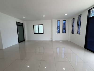 ขายโกดังพร้อมโฮมออฟฟิศ 2 ชั้น สไตล์ Modern Factory  เอกชัย–บางบอน | 5.90 ล้านบาท - รูปที่ 6