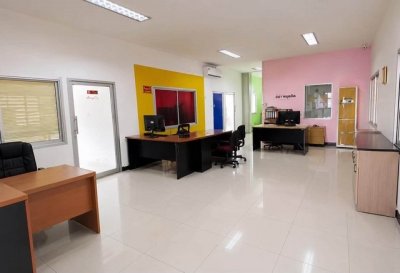 โกดัง 525 ตรม  พร้อมบ้านพักคนงาน10 ห้องนอน ห้องน้ำในตัวทุกห้อง บนที่ดิน 379 ตรว  คลองหก อำเภอคลองหลวง - รูปที่ 4