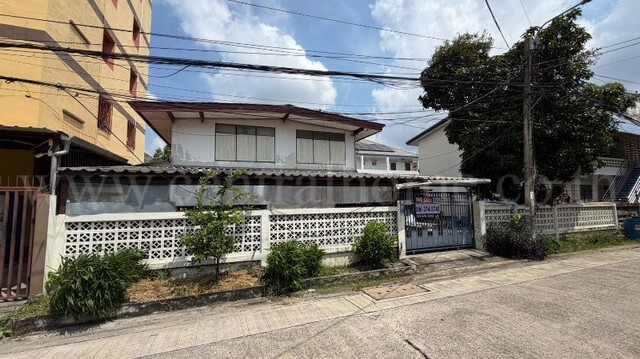 บ้านเดี่ยวพร้อมที่ดิน 73 ตารางวา ซอย นนทบุรี 12 แยก 6/1