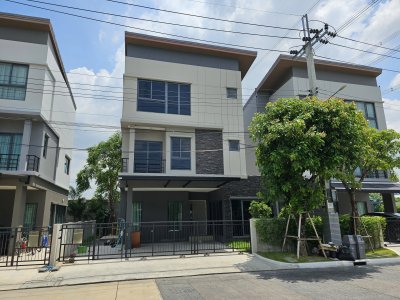 ให้เช่าบ้านเดี่ยวถนนกรุงเทพกรีฑาตัดใหม่ มอเตอร์เวย์ โรงเรียนนานาชาติเวลลิงตันและไบรตัน บ้านกลางเมือง THE EDITION Rama 9-Krungthep Kritha - รูปที่ 8