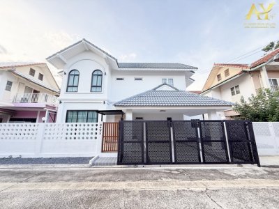 บ้านเดี่ยวดีไซน์สวยรีโนเวทใหม่ทั้งหลัง! ขนาด 50 ตร.ว. หมู่บ้านฮาร์โมนี่ วิลล์ สุขาภิบาล 5 สายไหม สเปกจัดเต็ม ในราคาแค่ 5.59 ล้านบาท! ฟรีโอน