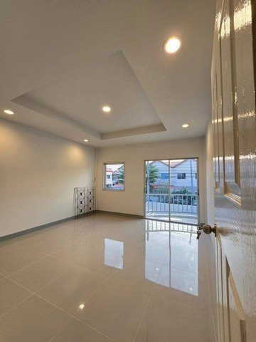 1.69 ล.ฟรีโอนทาวน์เฮ้า2ชั้นรีโนเวทใหม่ หมู่บ้าน อิมพีเรียลเพลส ซอยวัดลาดปลาดุก ทาวน์เฮ้า2ชั้น 19 ตร ว. รีโนเวทใหม่ทั้งหลัง - รูปที่ 5