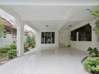 ให้เช่าบ้านเดี่ยว 4 ชั้น 5 ห้องนอน ย่านพร้อมพงษ์ ซอยสุขุมวิท 31 ตกแต่งพร้อมเฟอร์นิเจอร์ ใกล้ BTS พร้อมพงษ์, Emporium ** รับ Air Bnb - รูปที่ 2