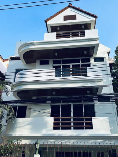 ให้เช่าบ้านเดี่ยว 4 ชั้น 5 ห้องนอน ย่านพร้อมพงษ์ ซอยสุขุมวิท 31 ตกแต่งพร้อมเฟอร์นิเจอร์ ใกล้ BTS พร้อมพงษ์, Emporium ** รับ Air Bnb