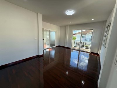 บ้านเดี่ยว 2 ชั้น รีโนเวทใหม่ พร้อมเข้าอยู่ พื้นที่กว้าง สันทราย - รูปที่ 4