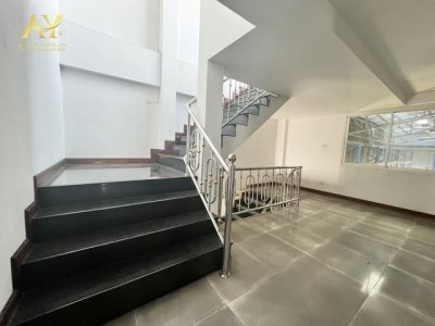 ขายด่วน!! ที่ดินพร้อมอาคารสำนักงานและโกดัง ติดถนนนิมิตรใหม่ ซอยนิมิตรใหม่ 31/4 เนื้อที่ 205 ตรว. พื้นที่ใช้สอย 999 ตรม. เพียง 22 MB. - รูปที่ 4