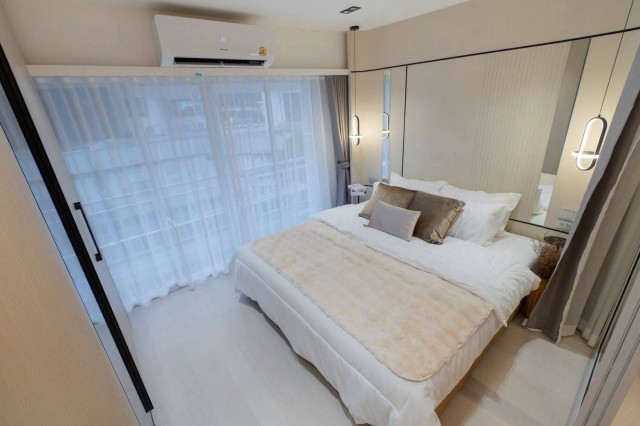 ขายเพียง 2.49 ล้าน 35 ตรม. #ชมดอย คอนโด (ตึกเหลี่ยม) ทำเลดี #รีโนเวทใหม่ #Fully Furnished มี Foreign Quota เดินทางสะดวก เข้าเมืองง่าย