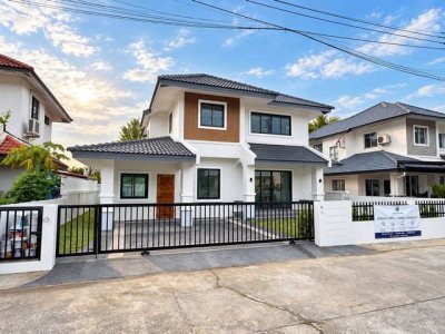 บ้านเดี่ยว 2 ชั้น มีพื้นที่เป็นสัดส่วน ทำเลป่าแดด เชียงใหม่