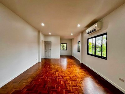 บ้านเดี่ยว 2 ชั้น แปลงมุม รีโนเวทใหม่ทั้งหลัง ทำเลดี หางดง - รูปที่ 4