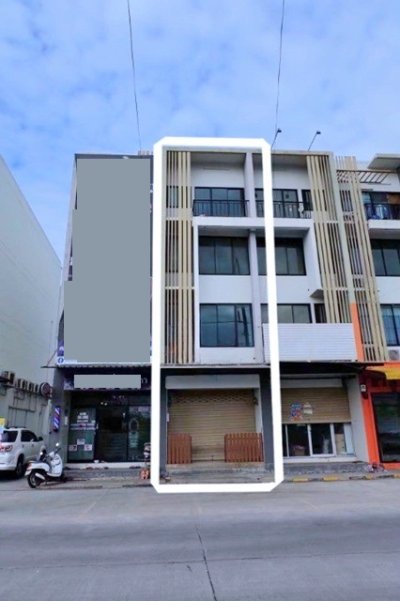 ติดถนนใหญ่  ซ.ฉลองกรุง 24-35  ตลาดนครฉลองกรุง500ม. ม.เจ้าคุณทหารลาดกระบัง 3.8 กม. หน้านิคมลาดกระบัง อาคารพาณิชย์ 4ชั้น 370ตร.ม.