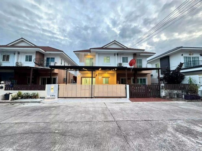 บ้านแฝดรีโนเวทใหม่ ศรีนครินทร์-นาพร้าว ศรีราชา 4 นอน TP-H2608