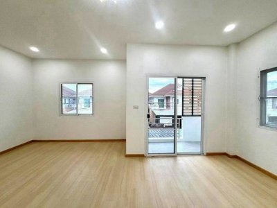 บ้านแฝดรีโนเวทใหม่ ศรีนครินทร์-นาพร้าว ศรีราชา 4 นอน TP-H2608 - รูปที่ 4