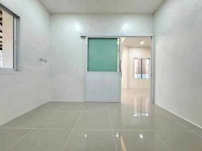 บ้านแฝดรีโนเวทใหม่ ศรีนครินทร์-นาพร้าว ศรีราชา 4 นอน TP-H2608 - รูปที่ 3