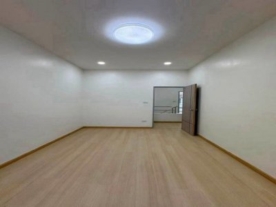 บ้านแฝดรีโนเวทใหม่ ศรีนครินทร์-นาพร้าว ศรีราชา 4 นอน TP-H2608 - รูปที่ 5