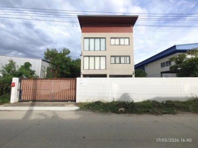 ขายอาคารสำนักงานปทุมธานี 3 ชั้น โครงการ ปิ่นทองแลนด์ 6/2  อำเภอลาดหลุมแก้ว