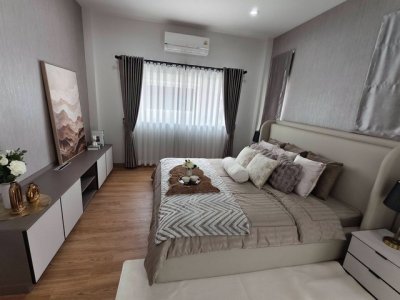 บ้านตัวอย่าง 2 ชั้น ดีไซน์ทันสมัย ฟังก์ชันลงตัว สันกำแพง - รูปที่ 5