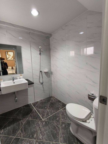 บ้านตัวอย่าง 2 ชั้น ดีไซน์ทันสมัย ฟังก์ชันลงตัว สันกำแพง - รูปที่ 8