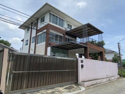 ให้เช่าบ้านเดี่ยว 3 ชั้น 100 ตร.ว. ซอยประเสริฐมนูกิจ ใกล้มหาวิทยาลัยเกษตร (ไม่รับสัตว์เลี้ยง)