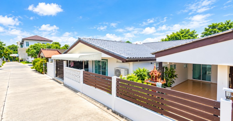 บางนา-ตราด49-55 เปิดซิง!  บ้านใหม่  แอร์ใหม่ 3ตัว  50 ตรว. 200 ตรม. จอดรถ3คัน สนามบินสุวรรณภูมิ เมกาบางนา  โลตัสบางนา ขนาดใหญ่ เพียง 900ม.