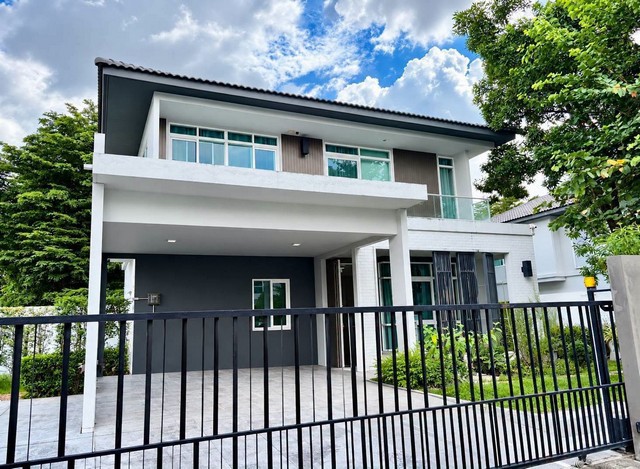 บ้านหรูทำเลทอง วิวภูเขา บรรยากาศดี เฟอร์นิเจอร์ Built-in แม่เหียะ